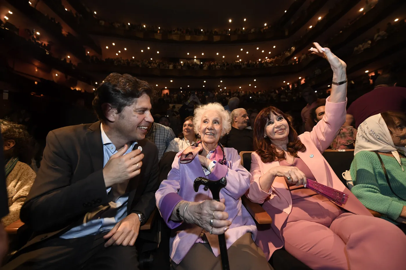 Axel Kicillof, Estela Carlotto y Cristina Fernández, en La Plata.