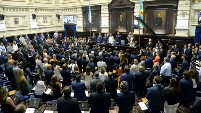vidal busca retener la legislatura con leales y el peronismo intenta limarle el quorum