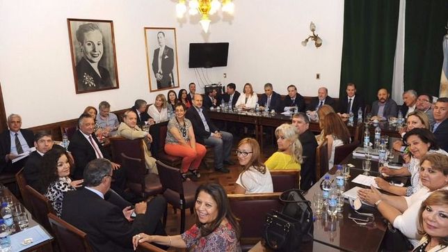 ganancias volvio a agitar las tensiones en el bloque del pj en el senado