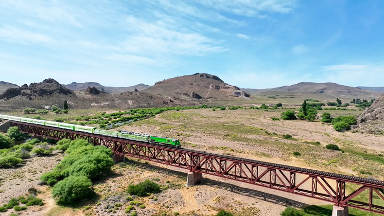 Río Negro se aseguró el manejo de un tren estratégico para los habitantes de la meseta y el turismo en la Patagonia.