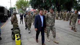 Espinoza puso en marcha la distribución de alimentos junto con el Ejército