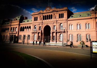 Vieja escuela y wishful thinking: la Rosada gana la elección con relato