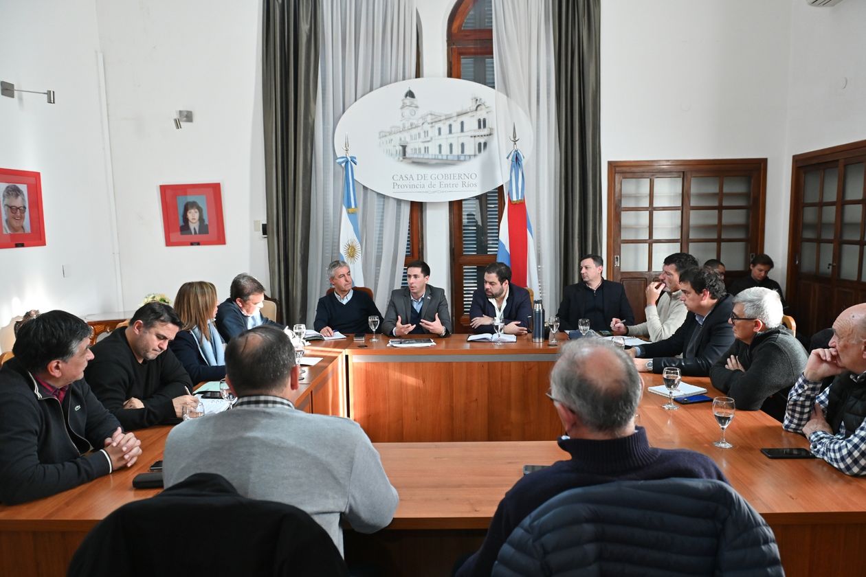 Parte del gabinete de Rogelio Frigerio se reunión con senadores de Juntos por Entre Ríos.
