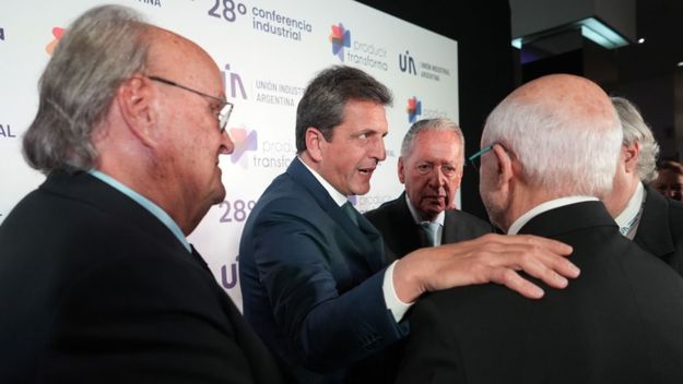 A media máquina: la UIA alerta por la falta de insumos y la caída del consumo
