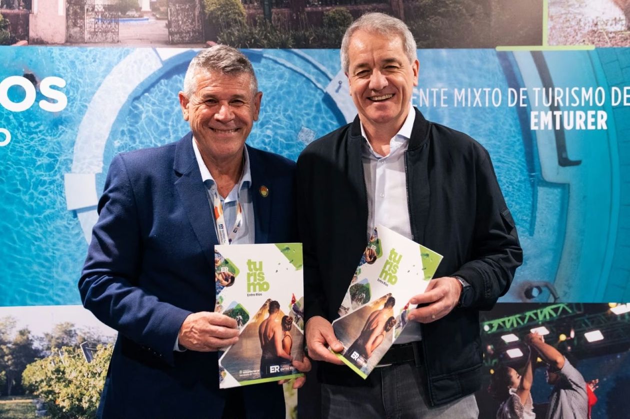 Turismo: Jorge Satto (Emturer) y Luis Derudder (Flecha Bus), renovaron un convenio de colaboración.
