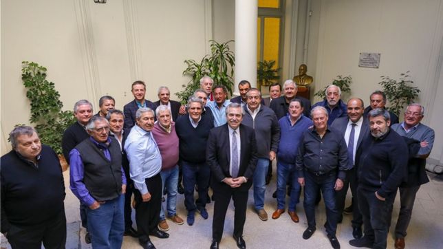 fernandez recibe a la cgt y se mete de lleno en la discusion salarial