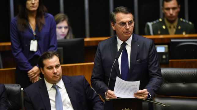 con criticas a lula y cfk, bolsonaro le prometio a macri ?caminar juntos?