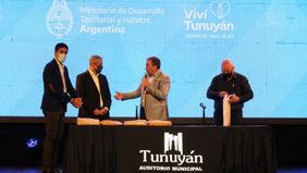 Mendoza, nueva parada de la gira de Ferraresi para entregar viviendas