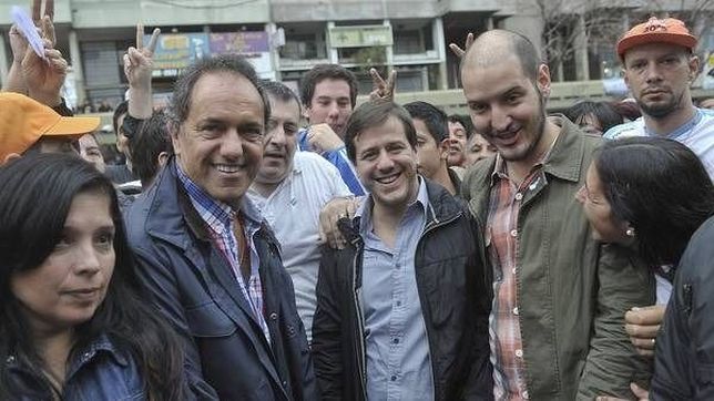 recalde apura otra foto con scioli en el final de la campana
