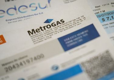 Energía: el Gobierno aumentó el precio mayorista de la luz y bajó el del gas.