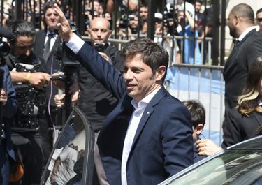 El gobernador y su librito: Kicillof reivindica su gestión y relanza su plan 2027