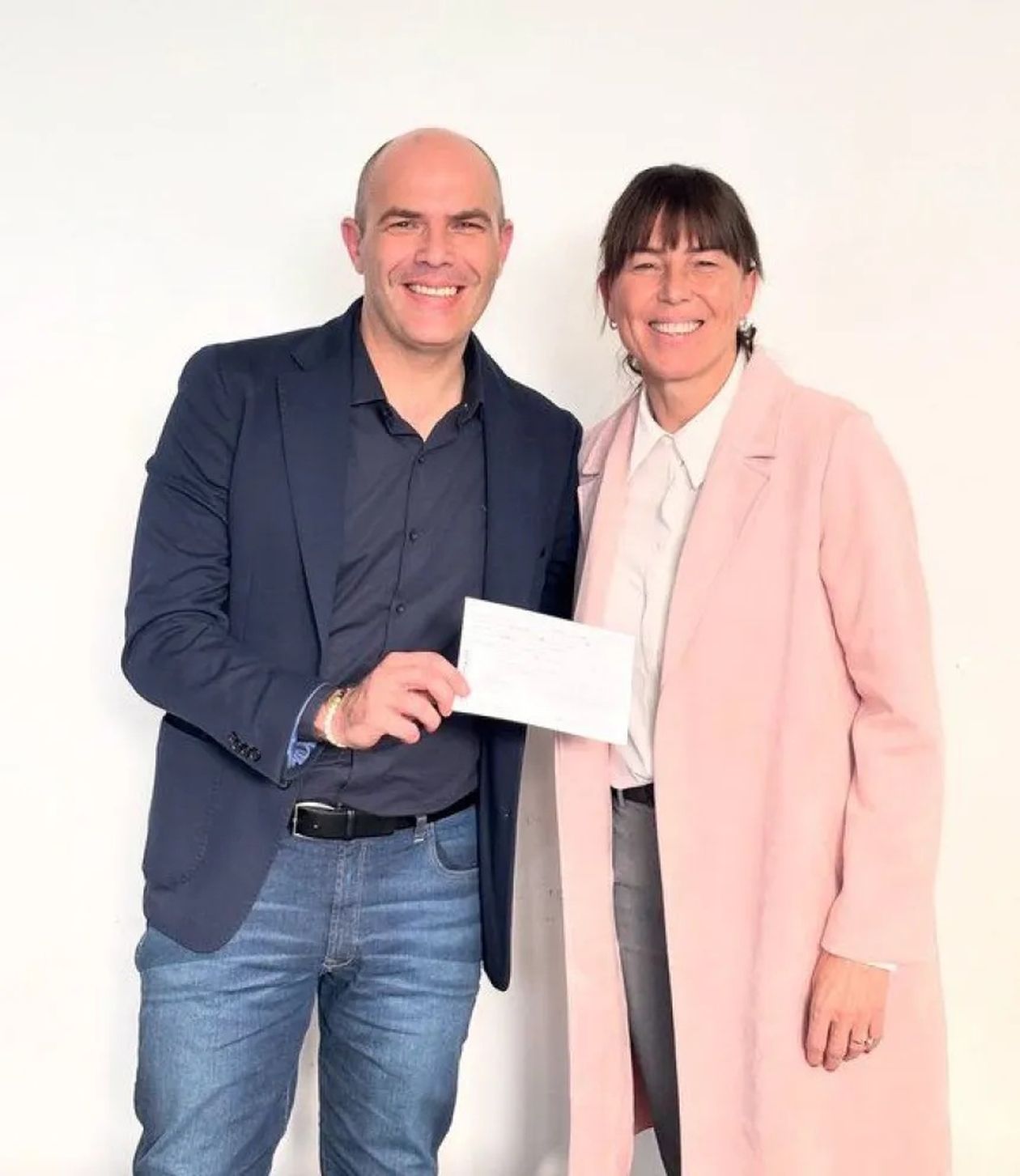 Cimolai junto a Corroza, la presidenta de Comunidad.