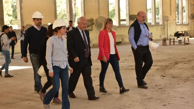 lifschitz se pega a la candidata del socialismo para retener rosario