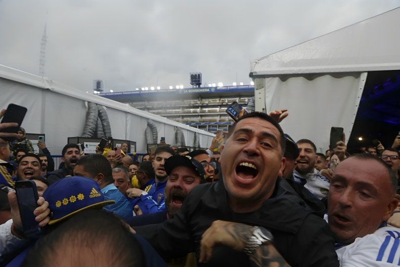 Riquelme celebra.png