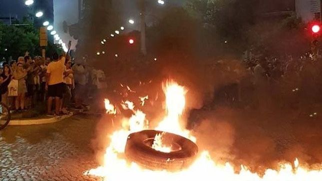 infierno grande: tormenta politica en la puerta de la casa de perotti