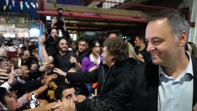 Acto de Javier MIlei con Maniel Adorni en Lugano. 