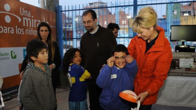 scioli manda a karina a retener los votos de recalde