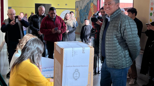 neuquen: figueroa se aferro a una mano amiga en medio del huracan libertario