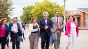 Sergio Ziliotto, gobernador de La Pampa, junto a intendentes e intendentas que forman parte del grupo no alineado: el peronismo pone en juego su favoritismo.