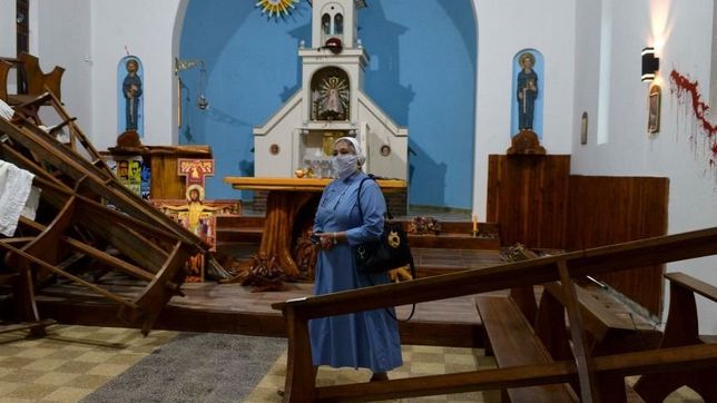 el ataque a una iglesia reaviva el conflicto con el pueblo mapuche