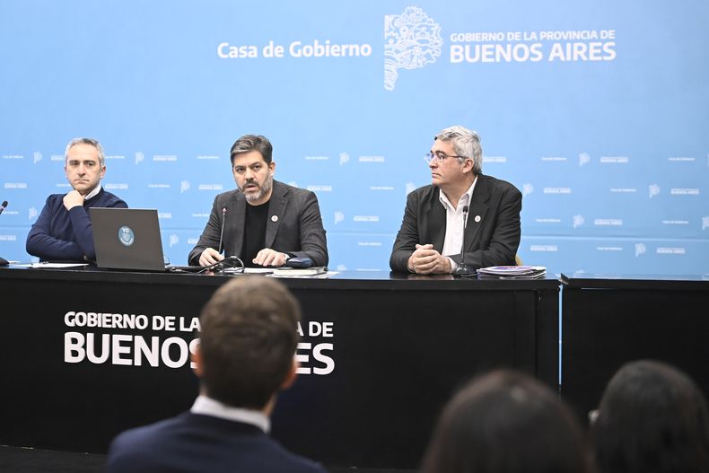 Carlos Bianco en conferencia de prensa. 