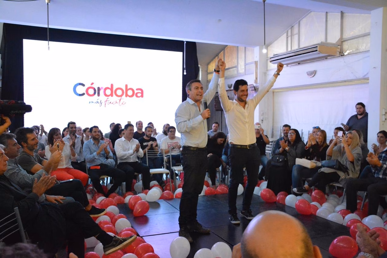 Ramón Mestre, candidato a gobernador de la UCR de Córdoba en 2019, junto a Ignacio Tagni, en su campaña para la intendencia de Villa Nueva.