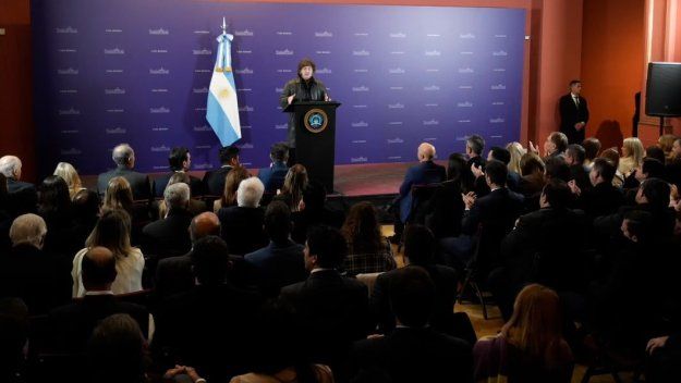 Javier Milei con los legisladores. Javier Milei con los legisladores.