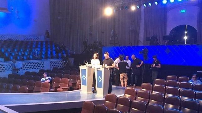 la visita fugaz de macri, la pomelo de fernandez y la costilla de lavagna