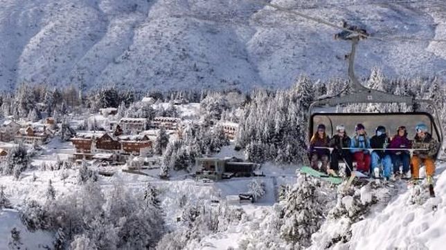 clarin vs. trappa: una pelea con el cerro catedral de fondo