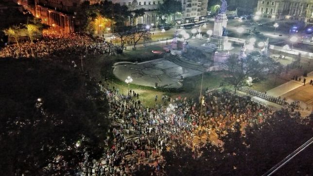 sorprendio al gobierno un #cacerolazo masivo en todo el pais