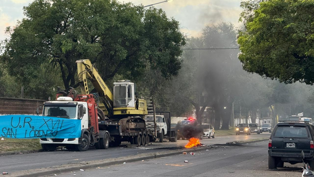 Así amaneció este miércoles el motin frente a Jefatura en Rosario.