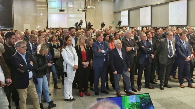 Corredores, dirigentes y otros actores del campo en el primer remate de soja del año en la Bolsa de Comercio de Rosario (BCR)