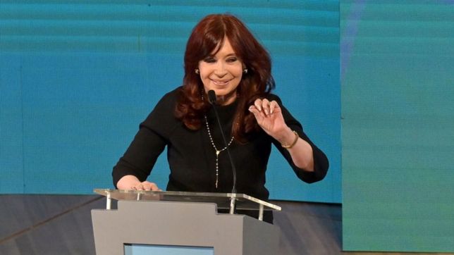 volver, con el frente marchito