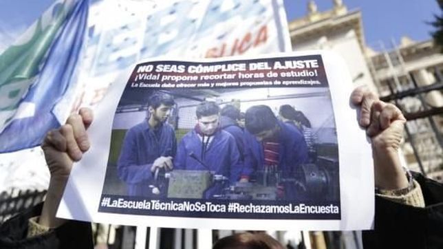 protesta docente contra el ?recorte? en educacion tecnica y agraria