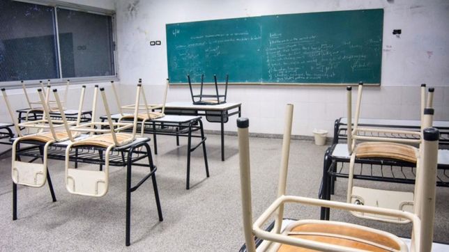 el gobierno confirmo que no se reinician las clases y estira la cuarentena