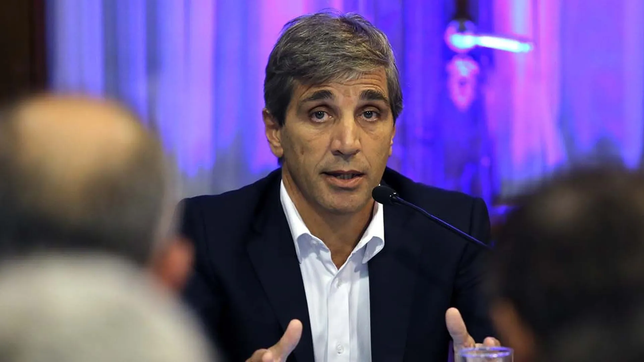 Toto Caputo frente a los profetas de la devaluación
