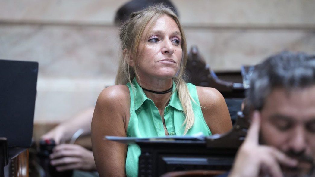 La diputada Carignano y el efecto Che Milei en la tropa de CFK: una de dopados, locas y gatos