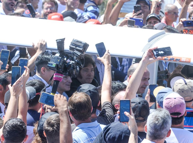 Javier Milei, el outsider que sigue pateando el tablero.