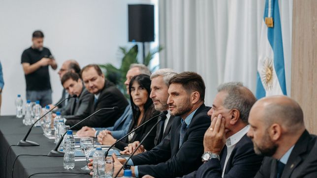 Rogelio Frigerio y Maximiliano Pullaro en el encuentro en Paraná.
