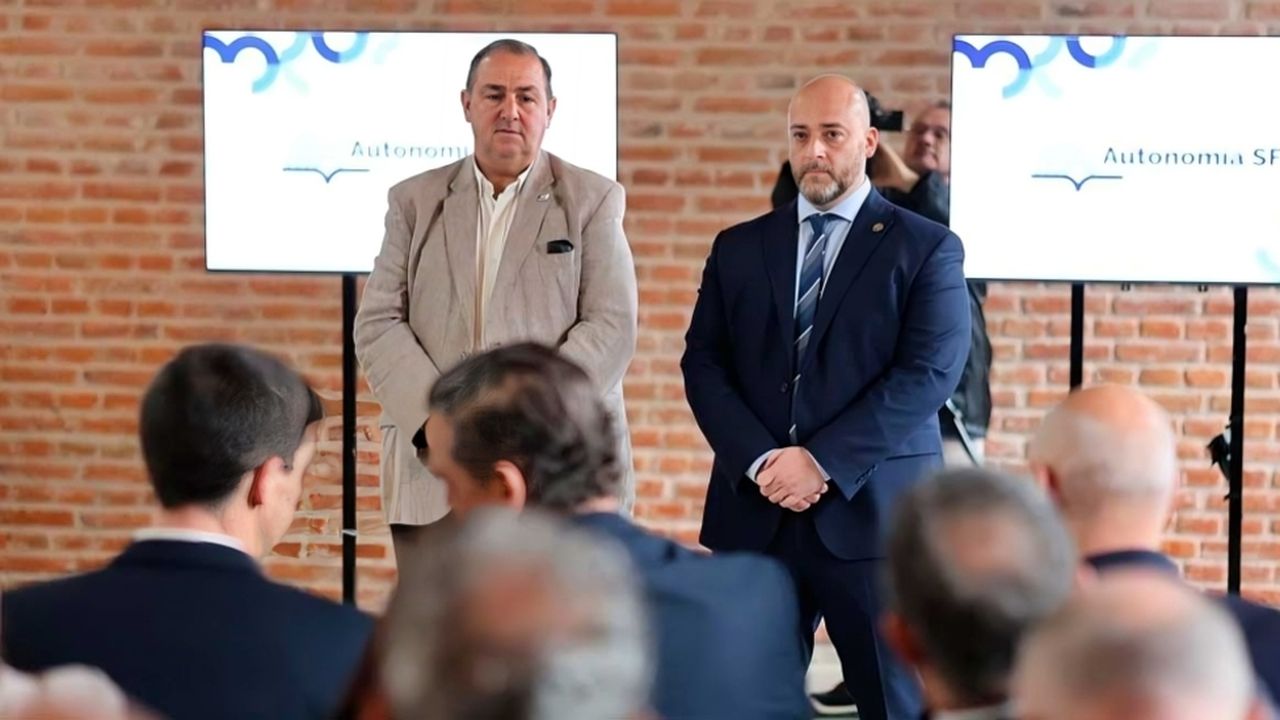 El intendente de Santa Fe, Juan Pablo Poletti, y el presidente del Concejo, Sergio Checho Basile, en la presentación de Autonomía SF.