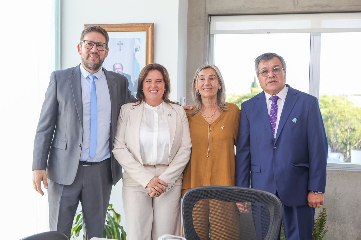 Referencias de la Plural del peronismo: el diputado Hernán Pérez Araujo, la intendenta de General Pico Fernanda Alonso, la vicegobernadora Alicia Mayoral, el viceintendente Alberto Campo.