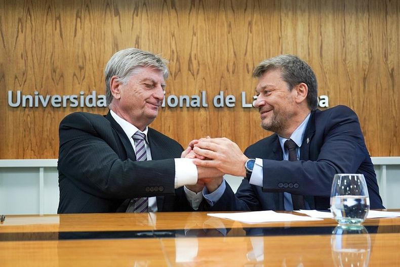 El gobernador de La Pampa Sergio Ziliotto junto al rector de la UNLPam Oscar Alpa: tienen una relación aceitada y prolongada, pero el rector no responde a ninguna línea interna.