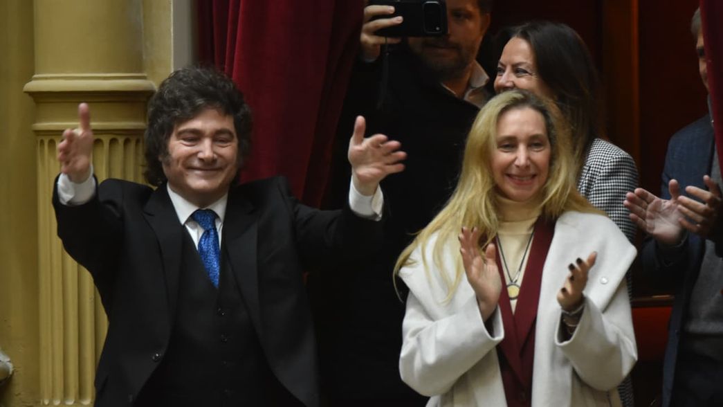 Con Milei en el palco, Adorni da su informe de gestión en medio de las acusaciones por enriquecimiento ilícito