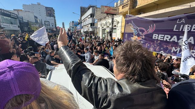 Javier Milei antes de que la evacuación de emergencia. 