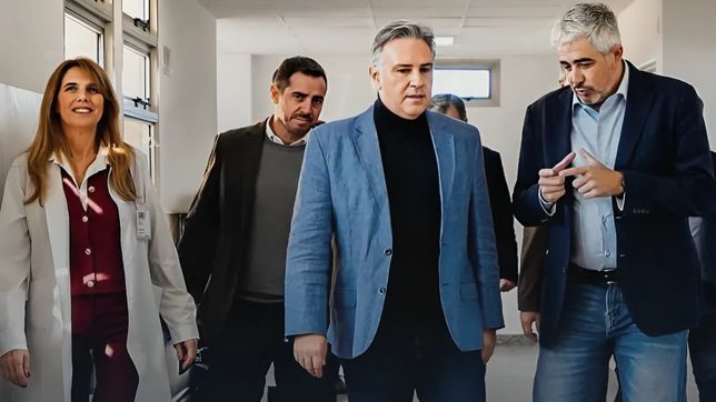 Martin Llaryora junto a su ministro de Salud, Ricardo Pieckenstainer