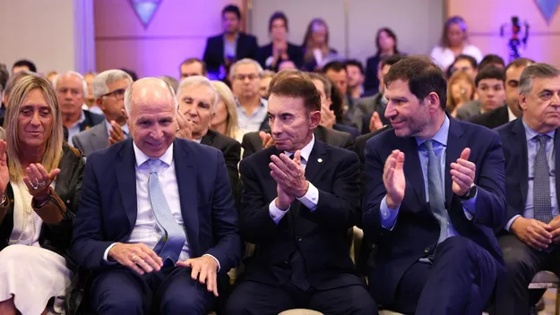 Ricardo Lorenzetti, Domingo Sesin y Eduardo Bittar en la conferencia organizada por entidades del Círculo Rojo de Córdoba