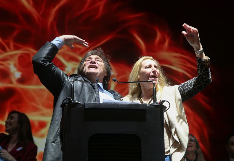 Javier Milei y Karina Milei en campaña (Foto: NA)