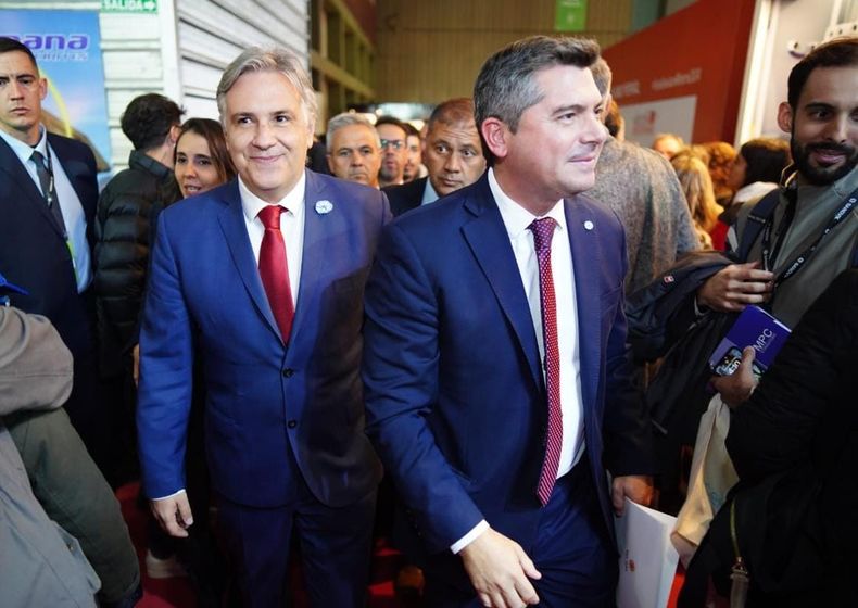 Martín Llaryora y Marcelo Orrego, en la expo minera de San Juan.