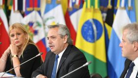 No me callo más: con golpes en la mesa, Fernández escala un plan de doble filo