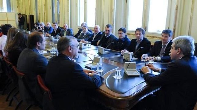 los randazzistas se anibalizan para retener las intendencias